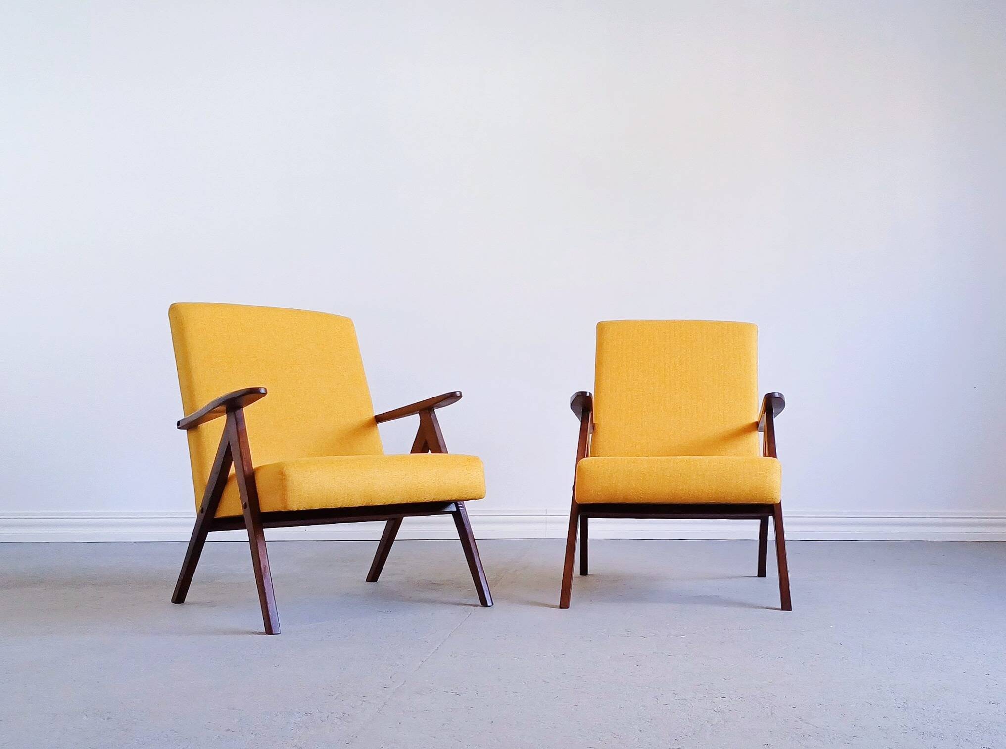 Mid Century Easy Chair Model B 310 Var in Yellow Tweed