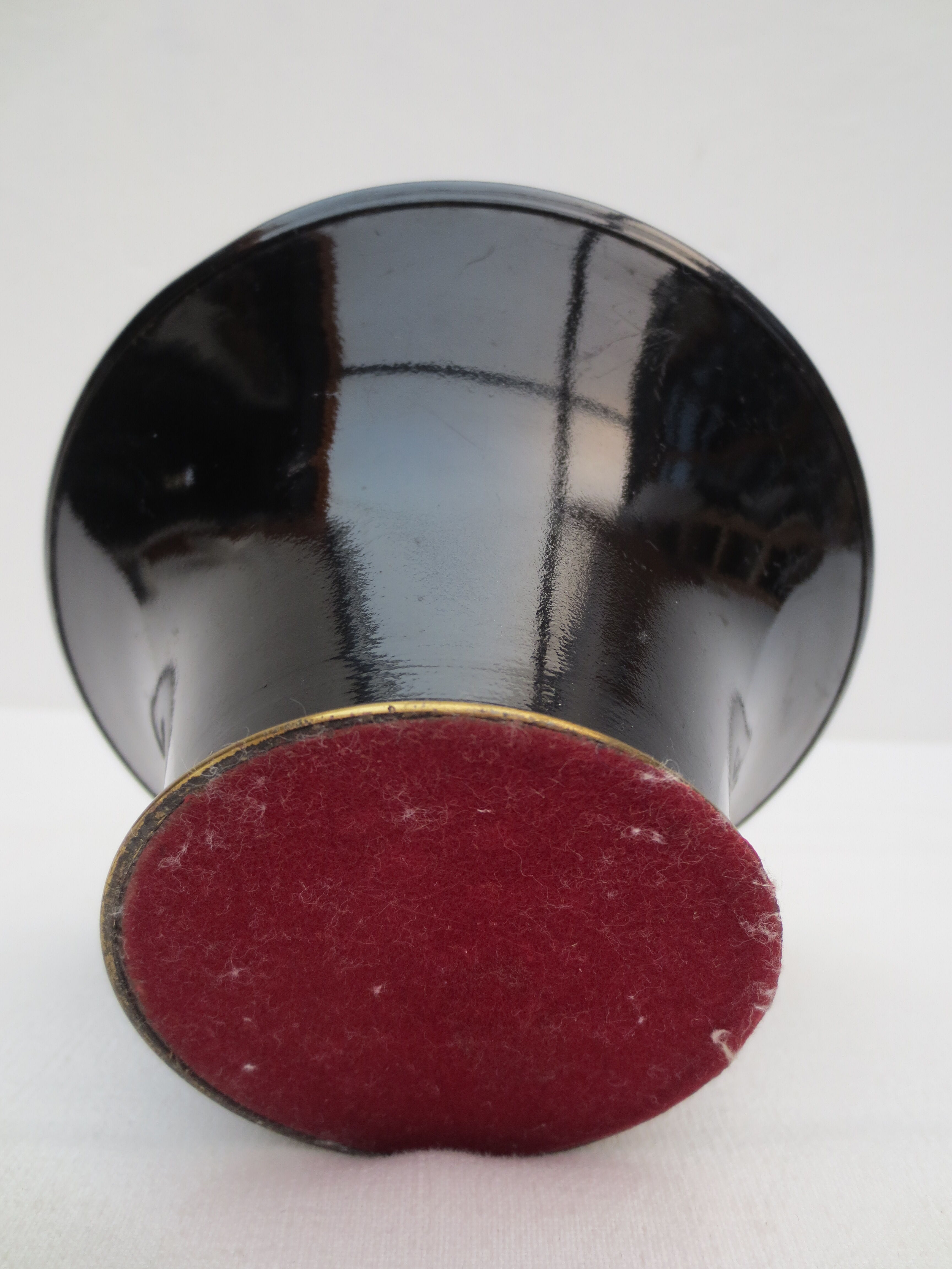 Telescopic cigarette holder in metal mushroom shape