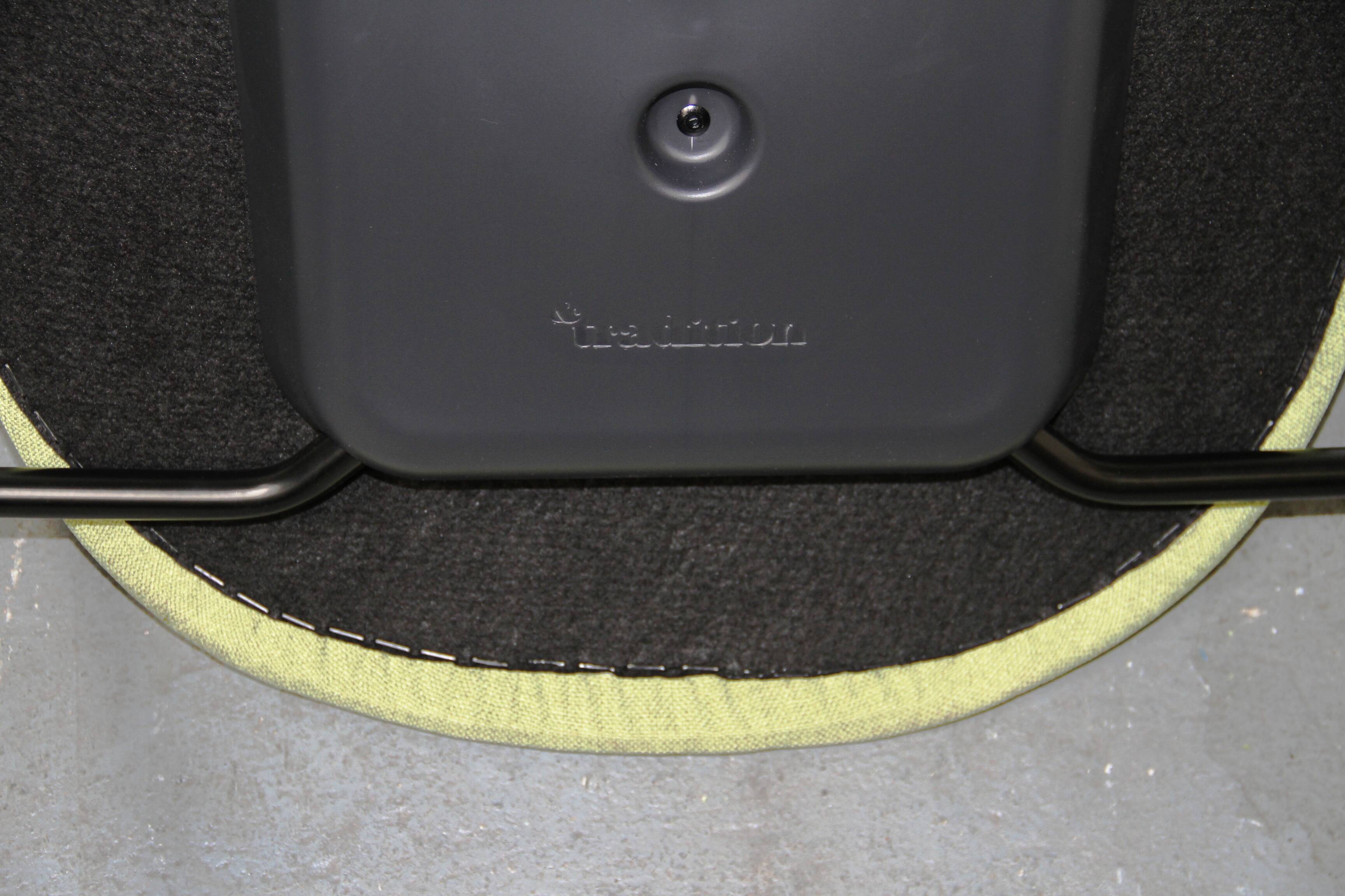 Pavilion AV4 chair, & Tradition