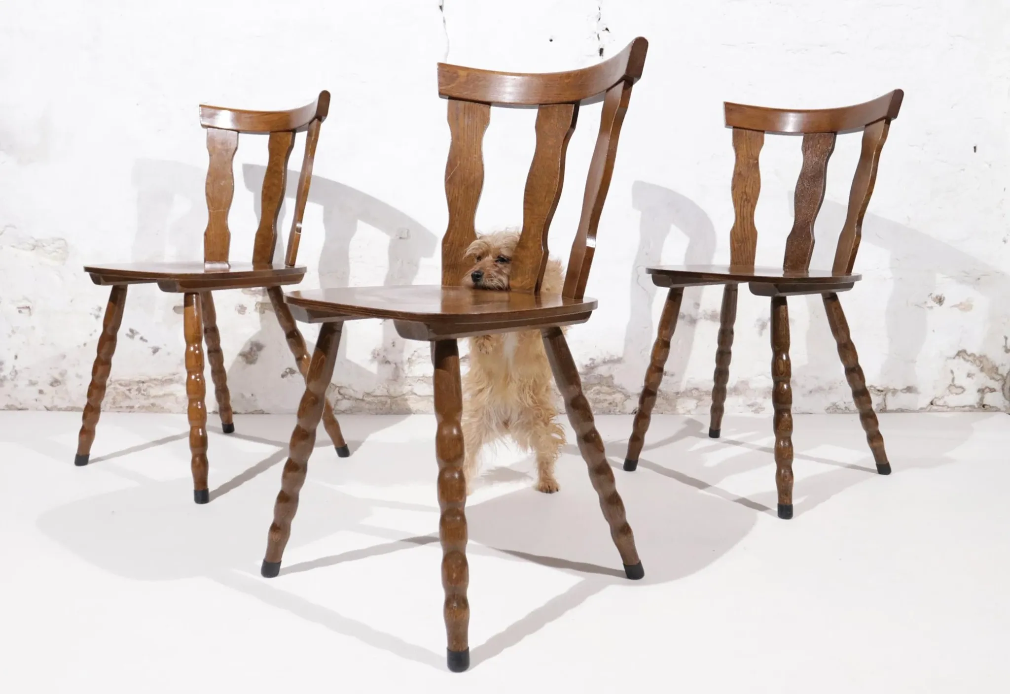 Set of 3 brutalist chairs with arched cut-outs and turned legs