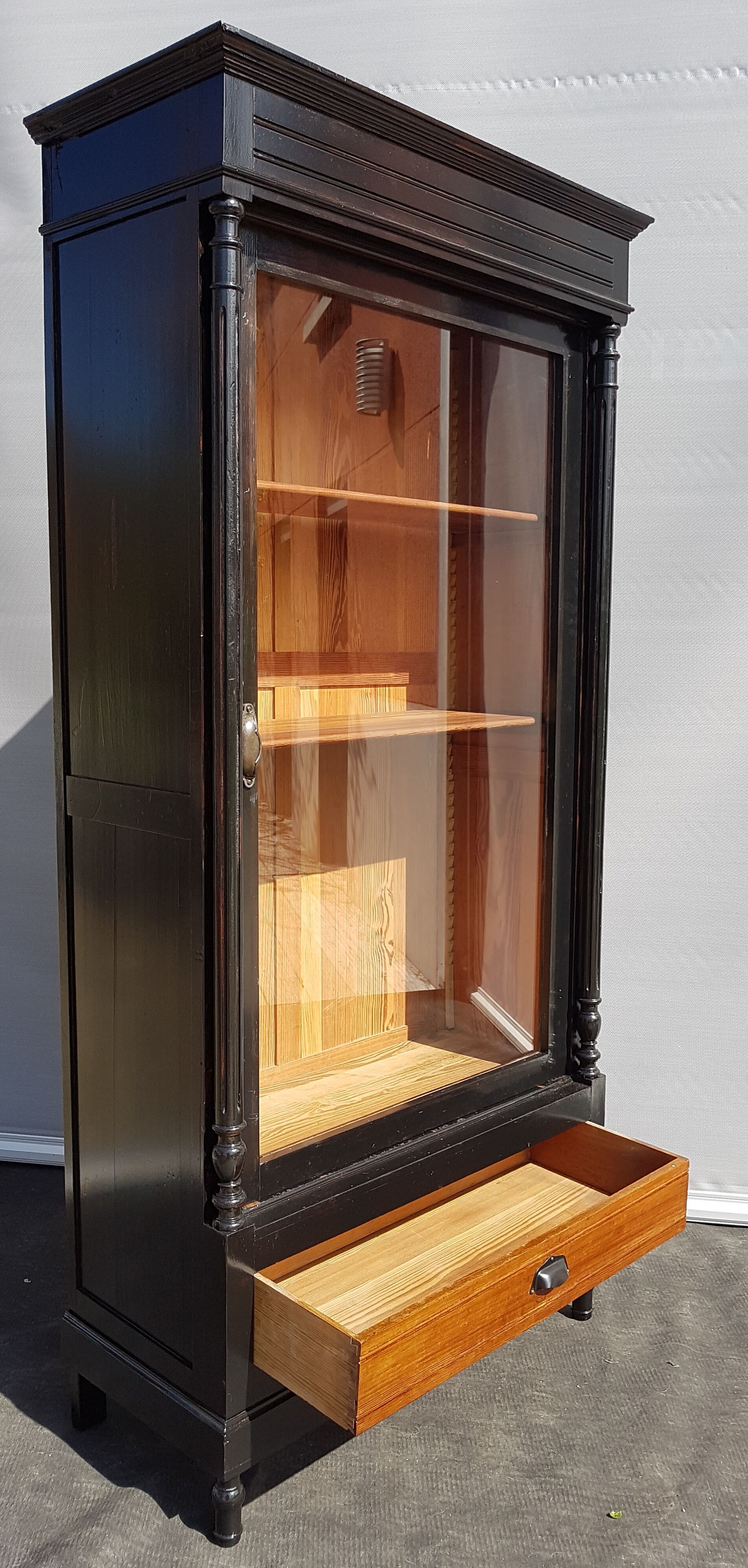 Showcase at the end of the 19th century