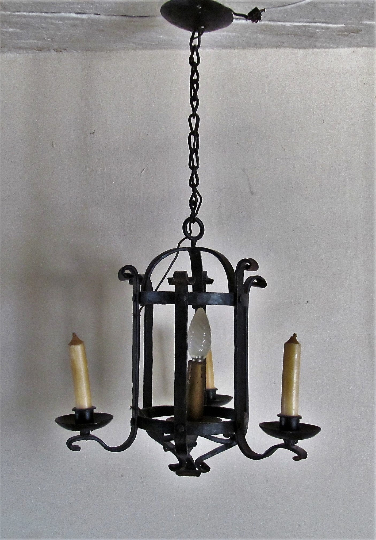 Lustre rond de château médiéval forgé à la main en France