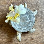 Pique fleur vintage tortue