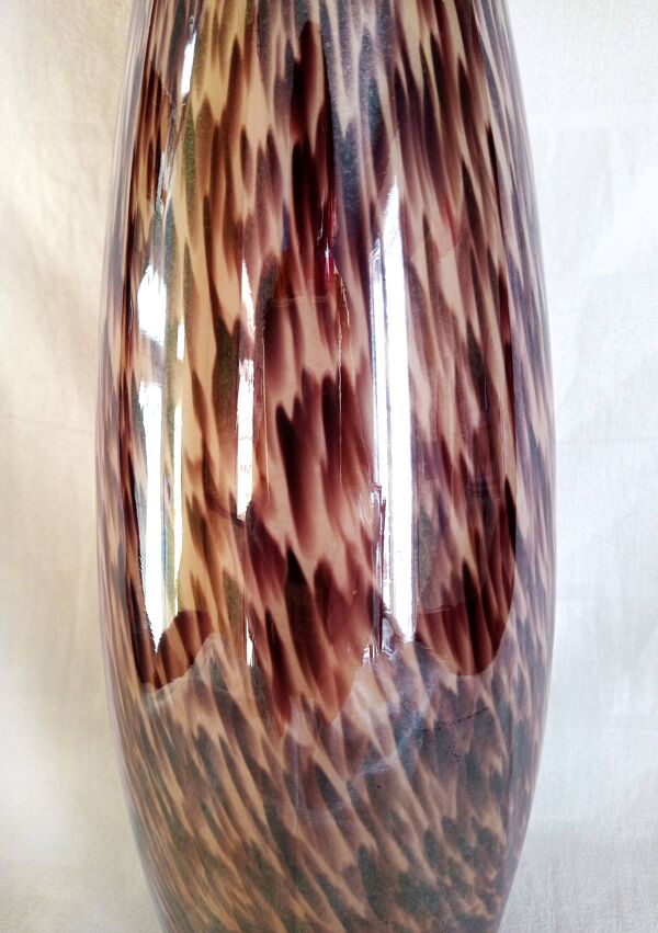 Vase bouteille en verre de Murano, motifs en pluie marron et beige, h - 41 cm.
