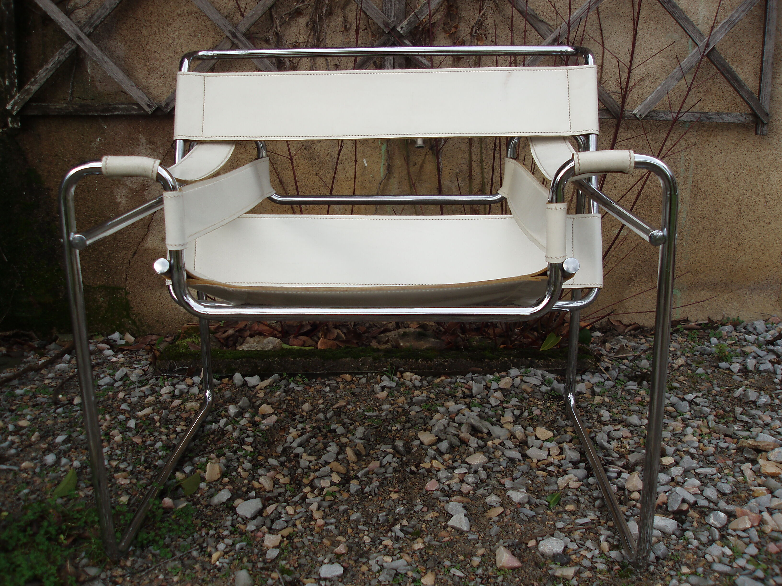 Marcel Breuer's Wassily B 3 armchairs pair in white and chrome leather