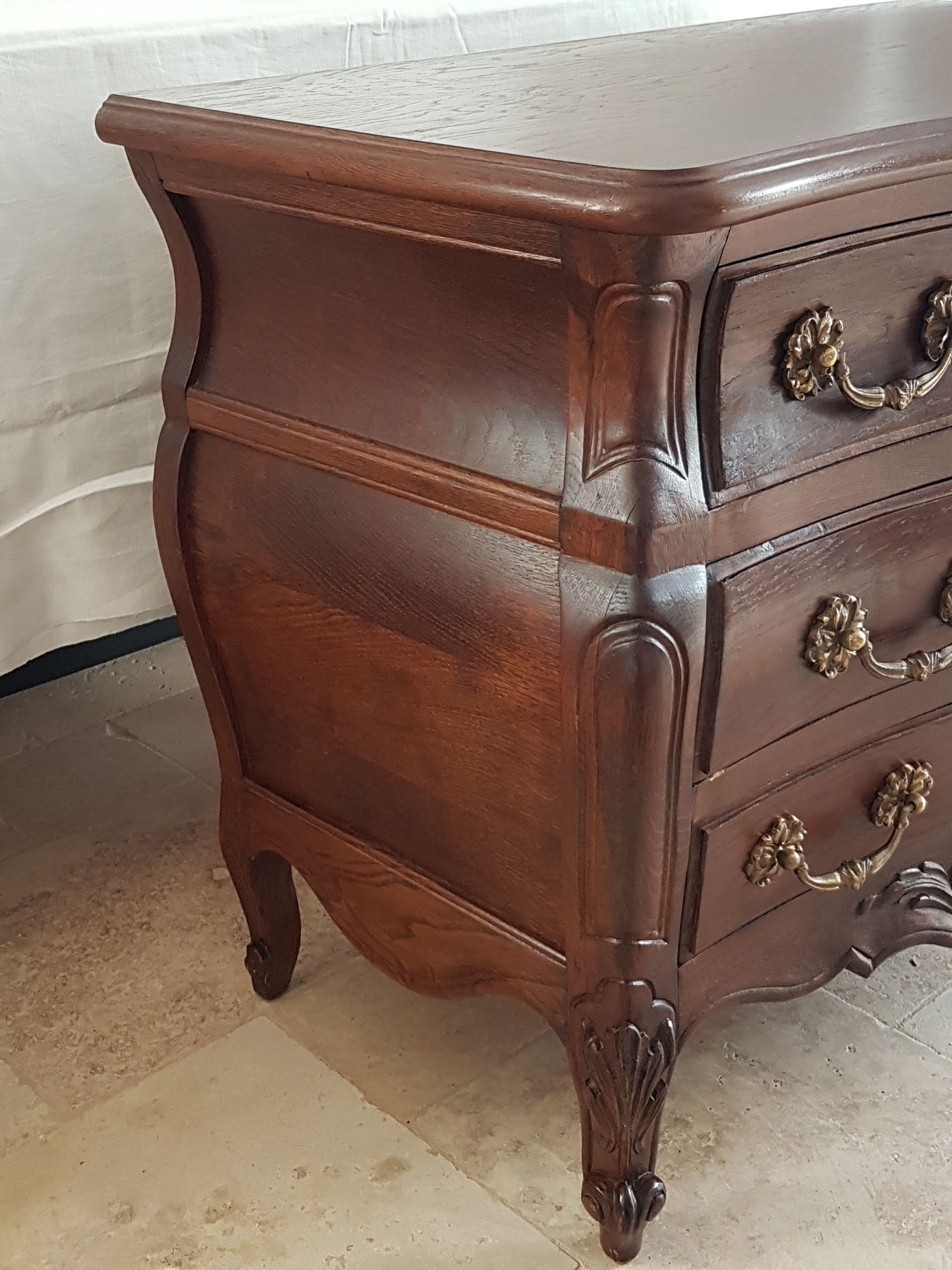 Commode tombeau bordelaise de style Louis XV