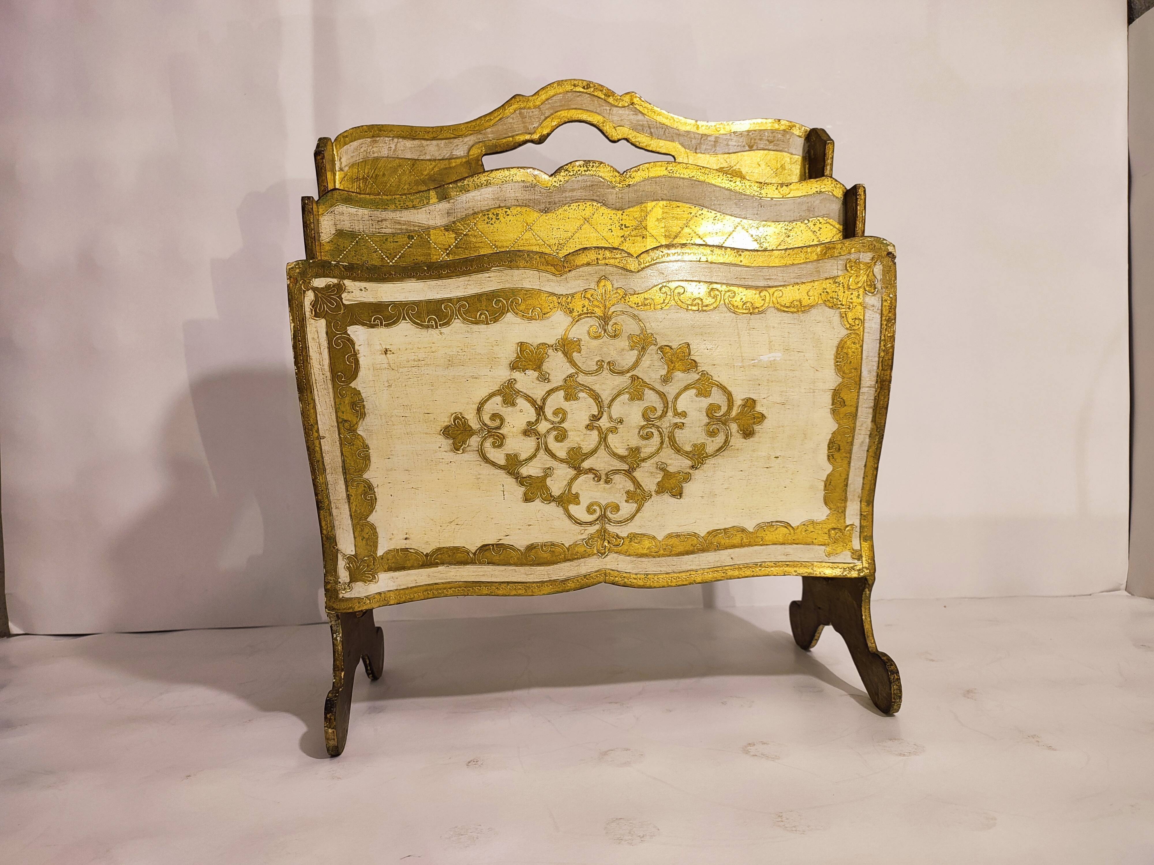 Magazine holder florentin gilded wood