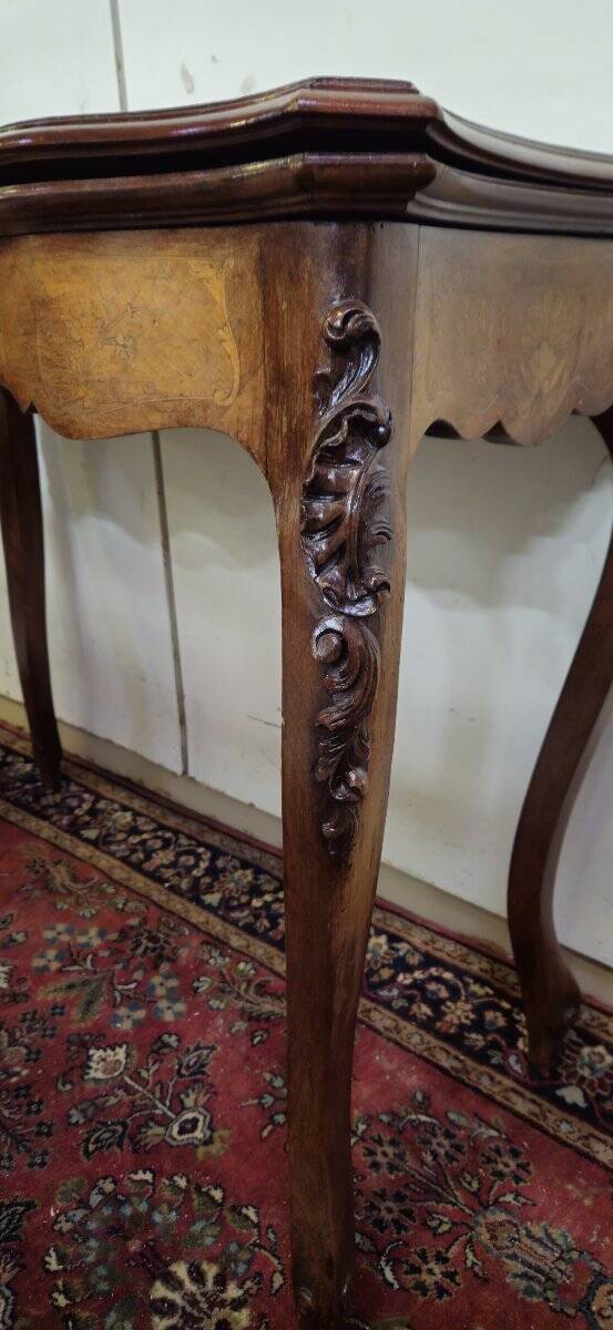 Table à jeux style Louis XV en marqueterie et acajou