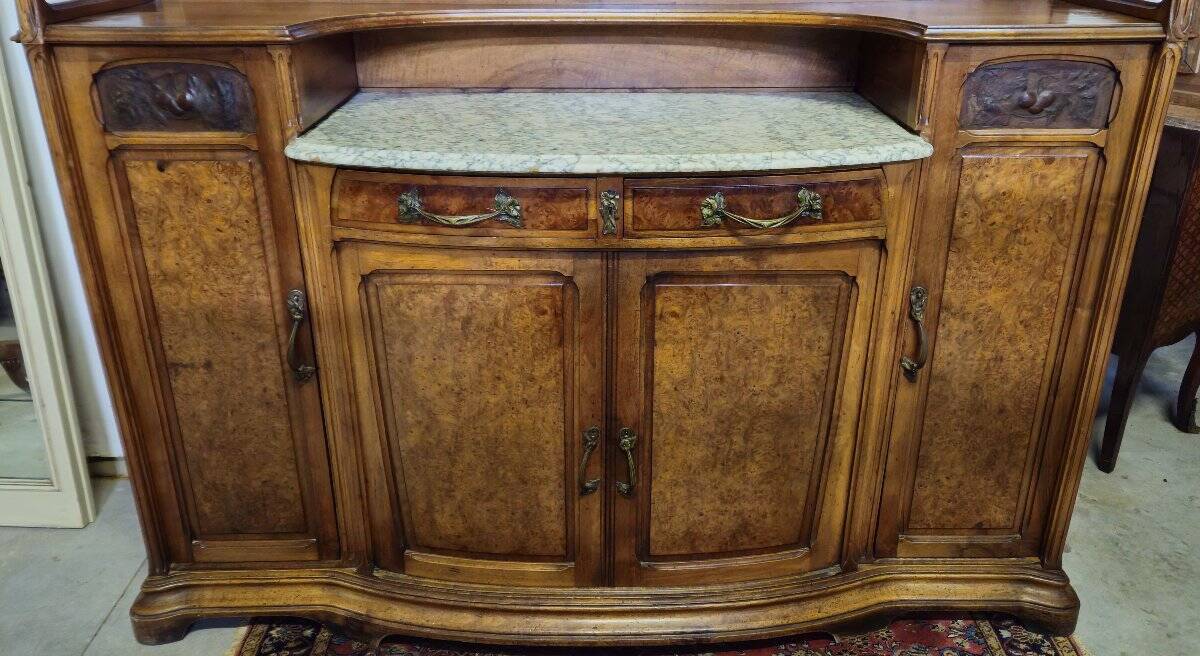 According to Gauthier-Poinsignon: large two-body buffet from the Art Nouveau period in walnut and burl.