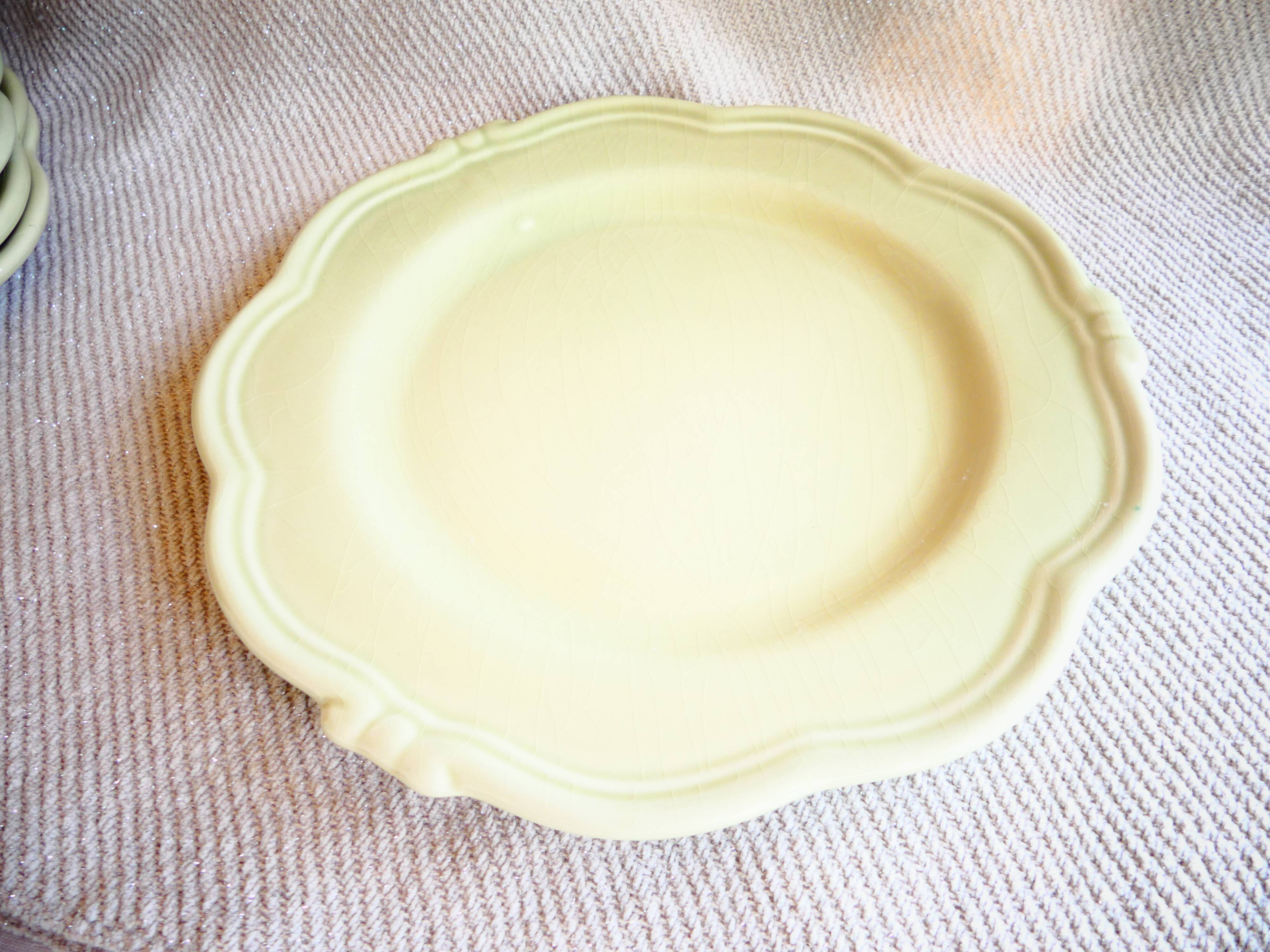 11 flat plates green water