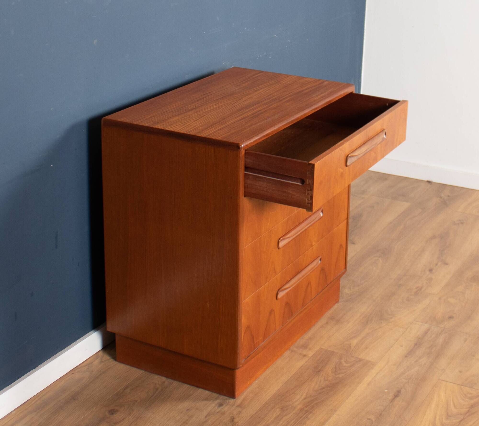 Commode rétro en teck des années 1960, fresque G Plan de Victor Wilkins pour commode