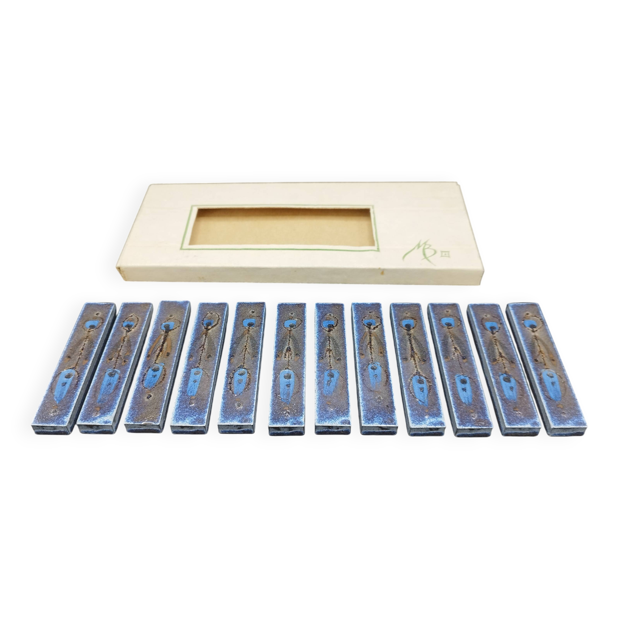 MB ceramic knife holder