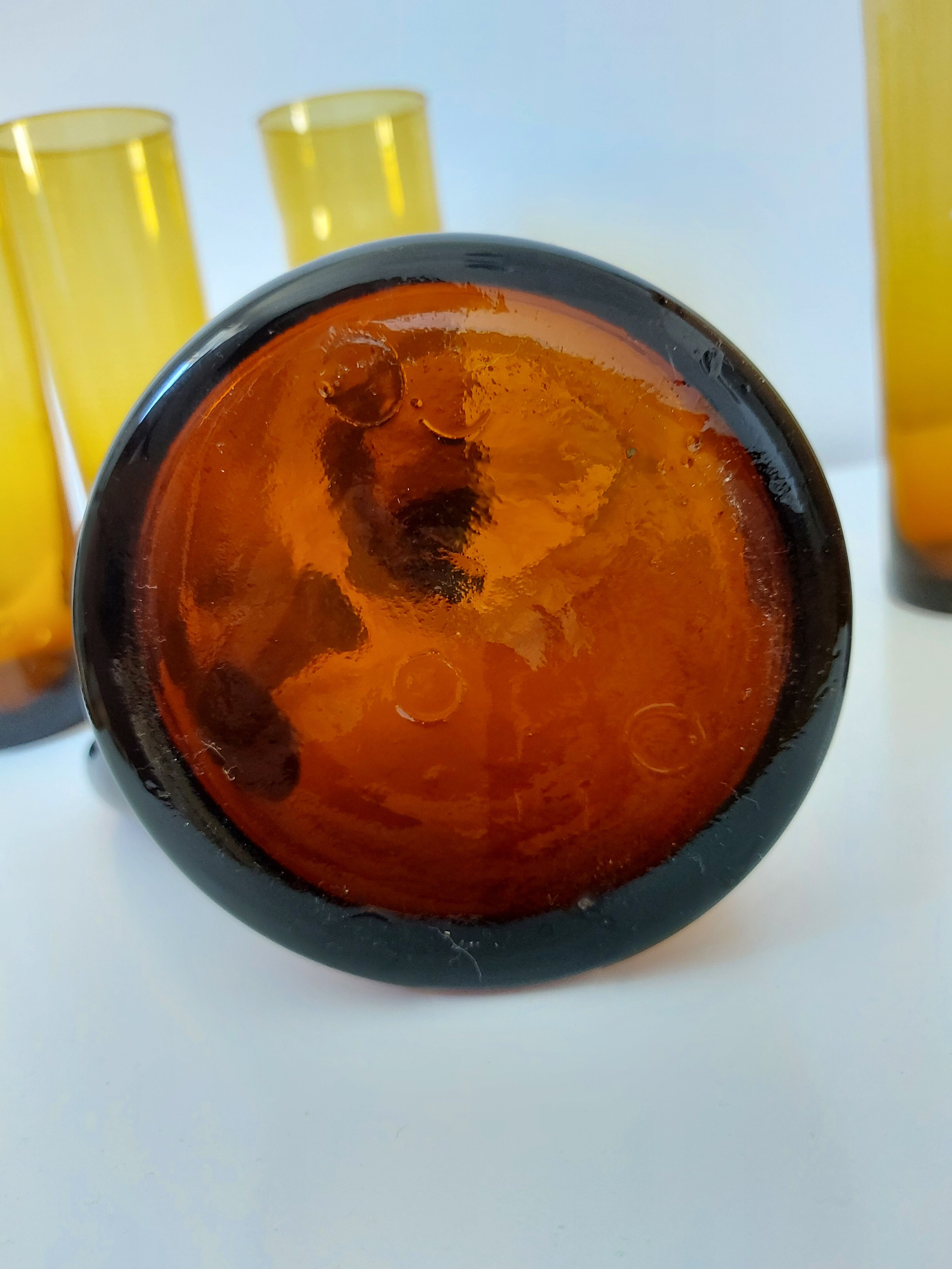 Set carafe and 5 amber glasses