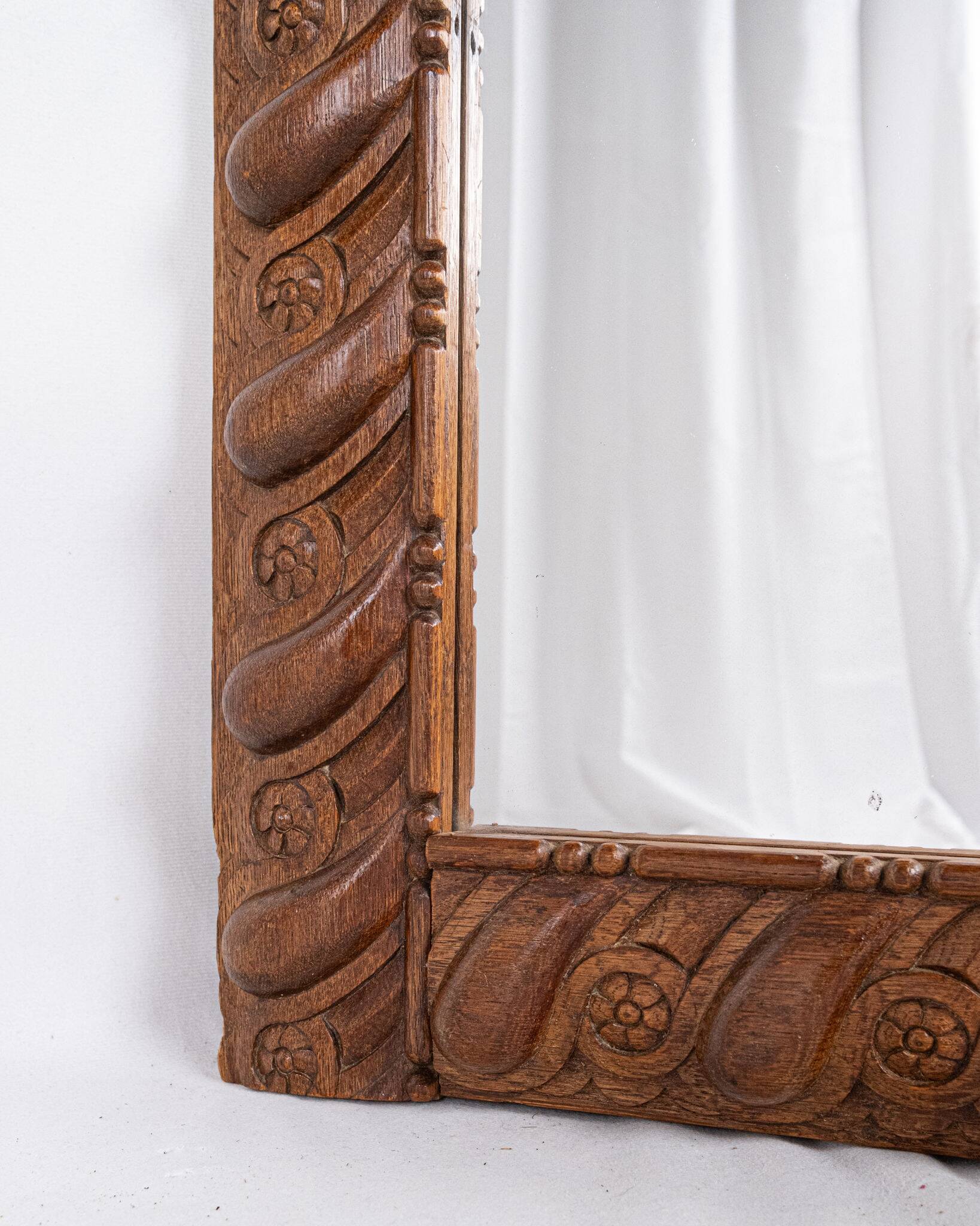 Miroir en bois sculpté style Seiz Breur, Bretagne, France, début XXe siècle