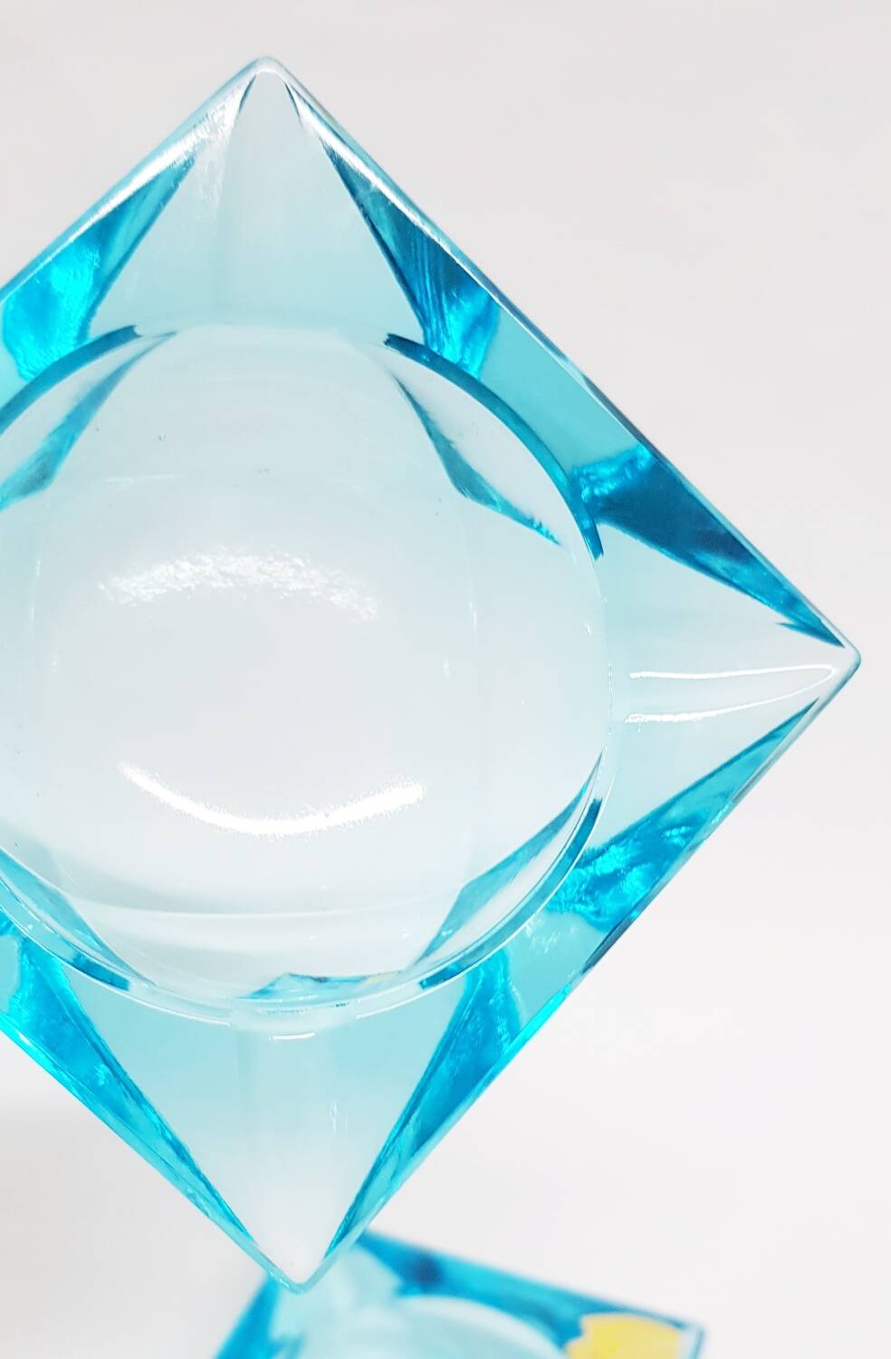 2 cendriers prismes en cristal de Bohème bleu tchécoslovaque