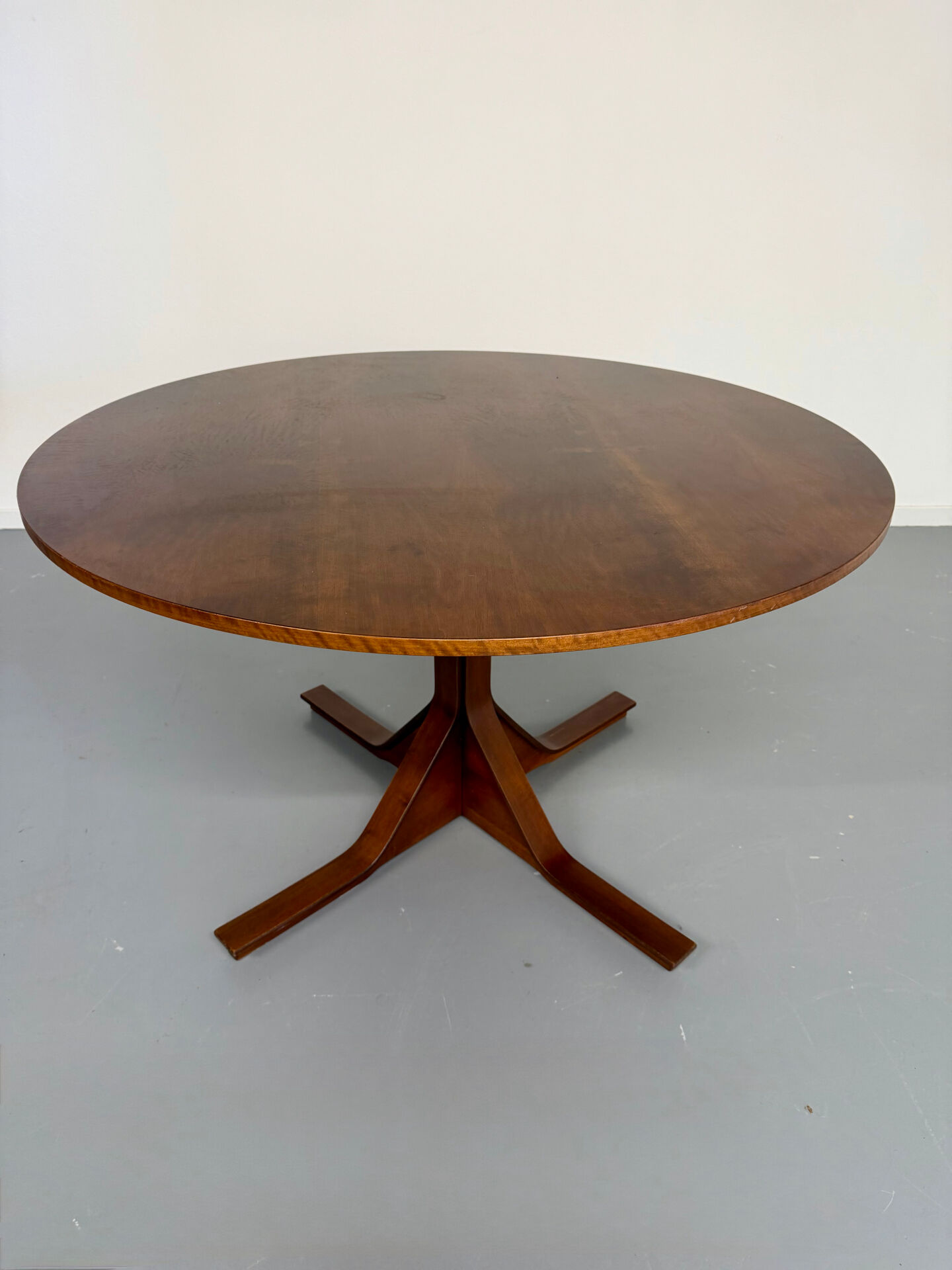 Table repas design Gianfranco Frattini pour Bernini model 522 année 60