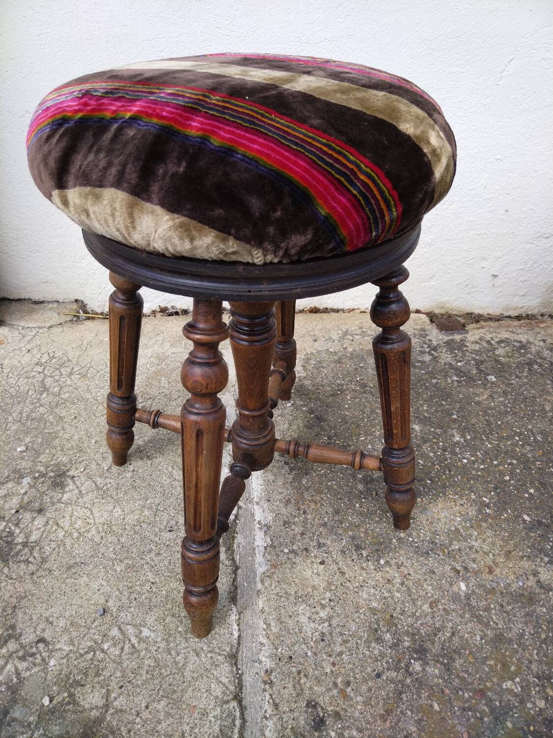 Piano stool