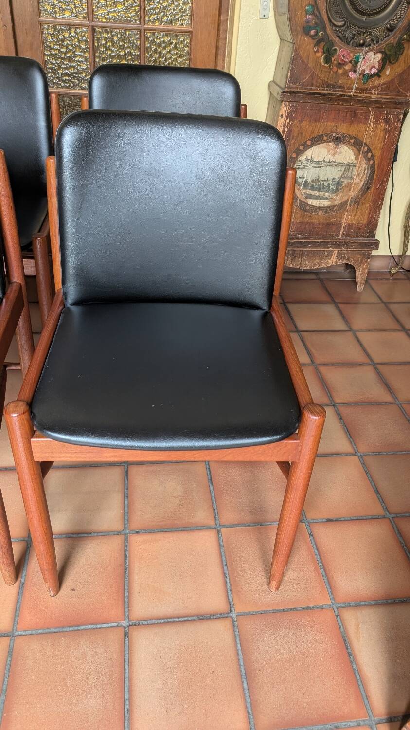 6 Chaises scandinaves teck et simili cuir 1960