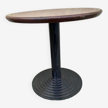 Low round bistro pedestal table
