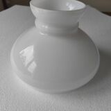 Globe in opaline, height 16.7 cm