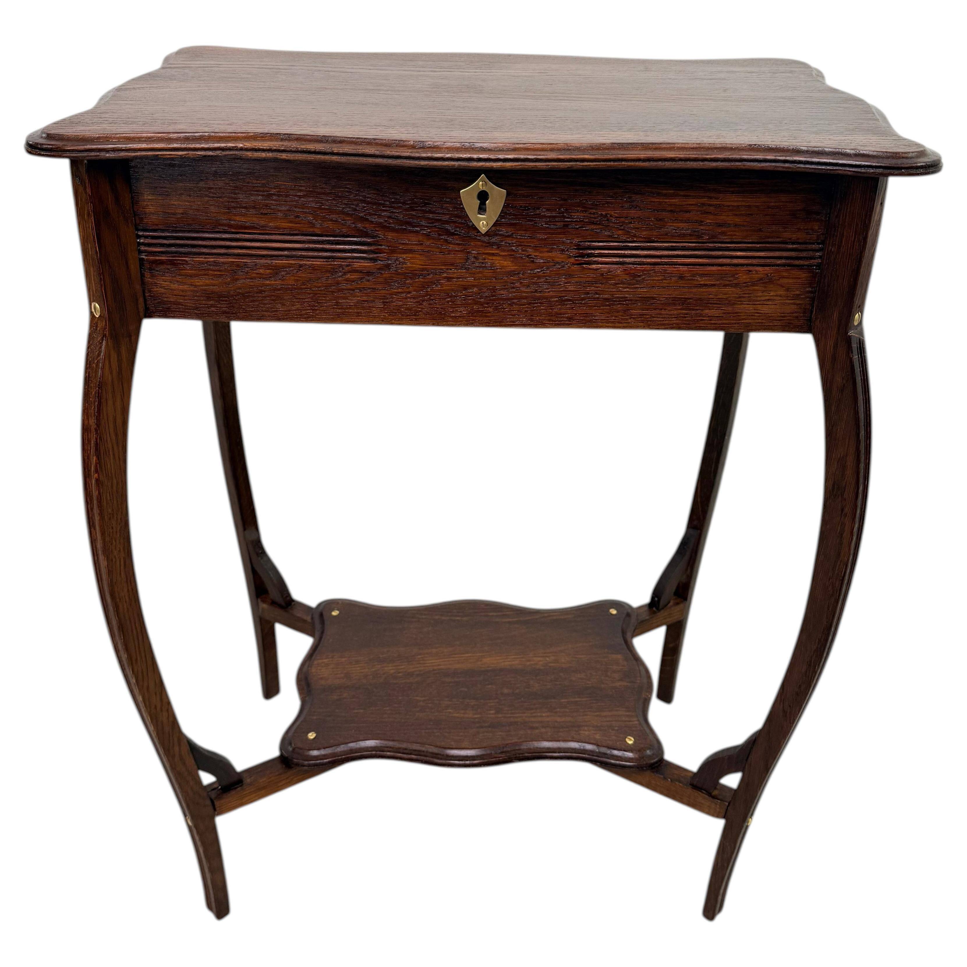 Table d'appoint de coiffeuse ancienne avec couvercle à charnières