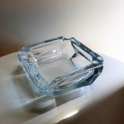 Cendrier en verre de forme carrée