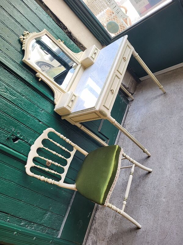 Coiffeuse de toilette avec sa chaise