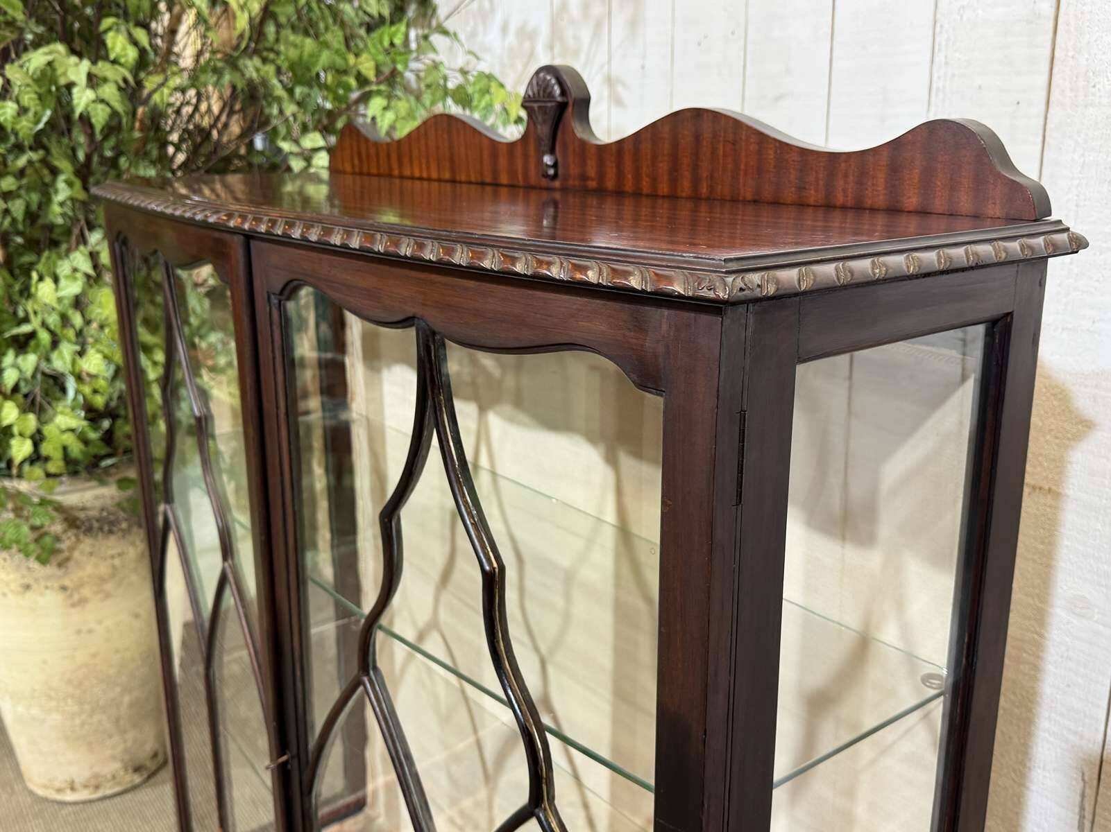1930s English display cabinet in mahogany