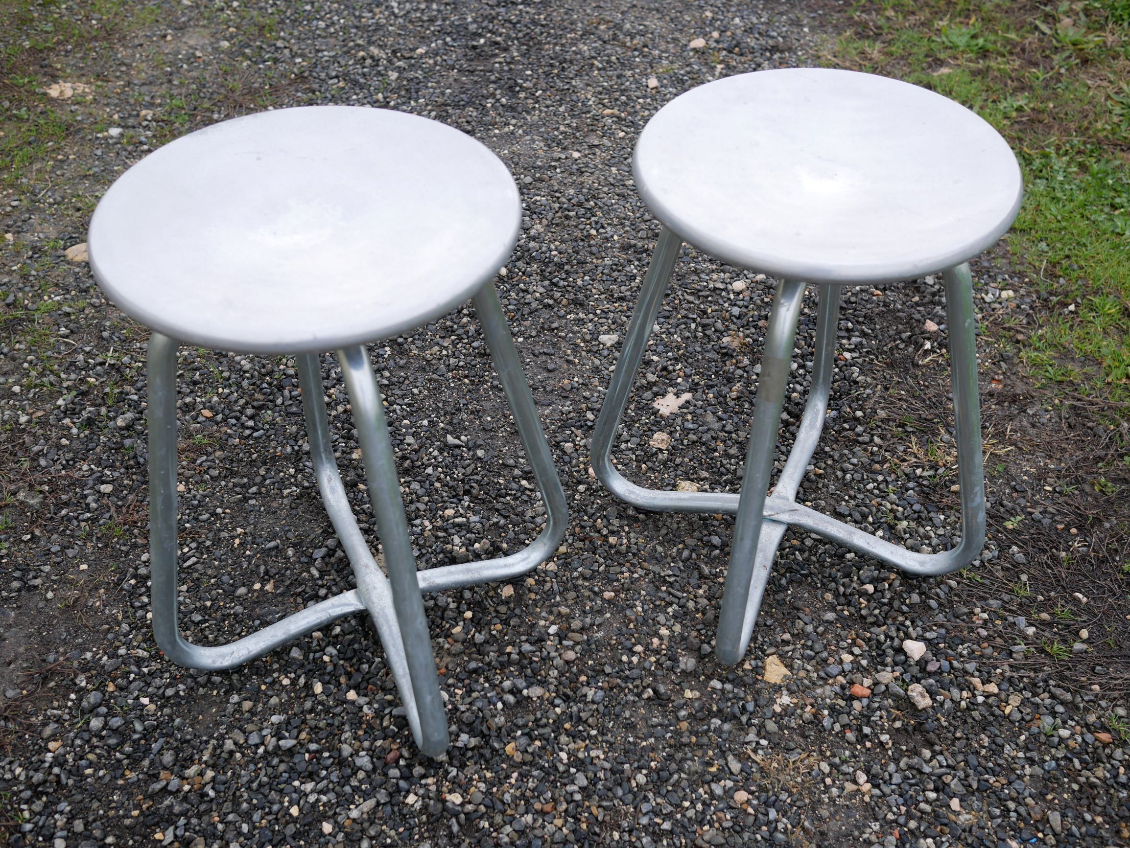 Paire de tabourets industriels