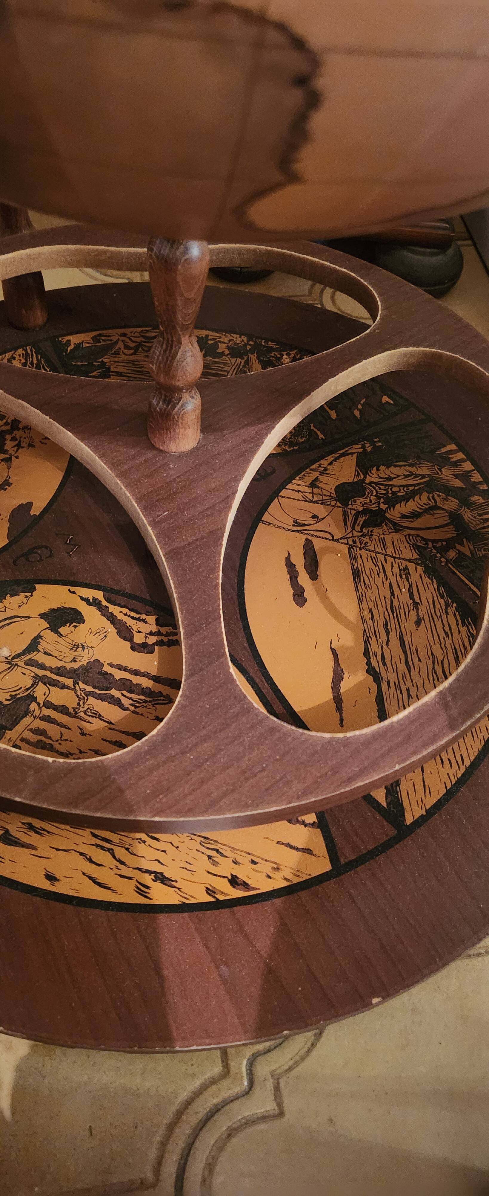 Bar globe terrestre on wheels