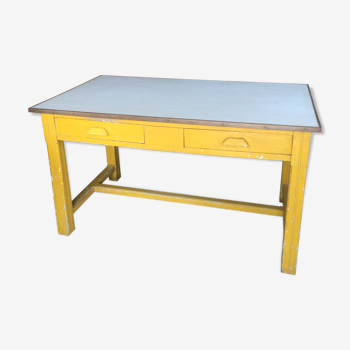 Table de cuisine jaune