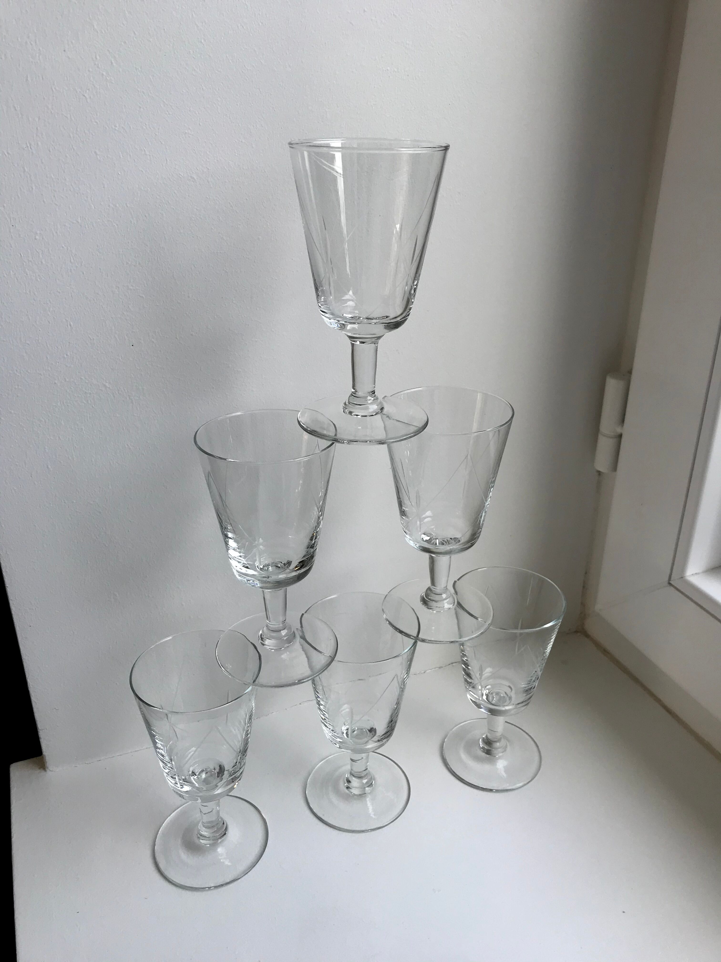 Set of 6 crystal wine glasses engraved 60s