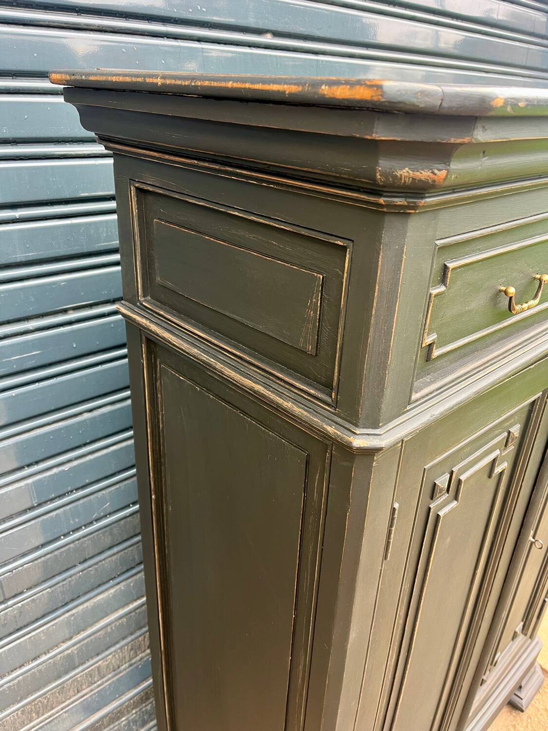 Three-quarter furniture