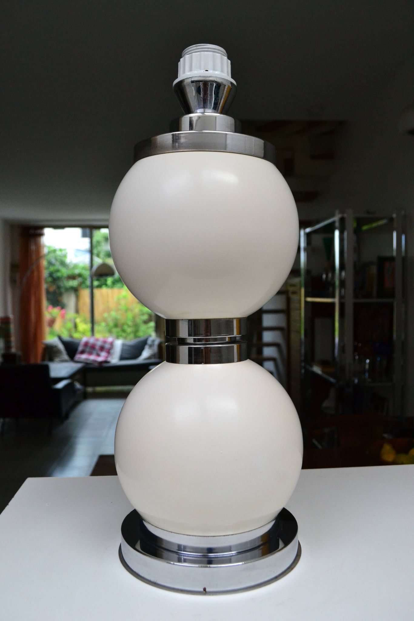 Delmas lamp base in white metal and chrome from the 70s