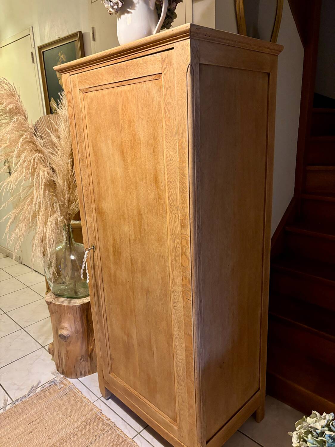 Armoire parisien en bois brut