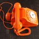 Téléphone vintage à cadran orange 70's
