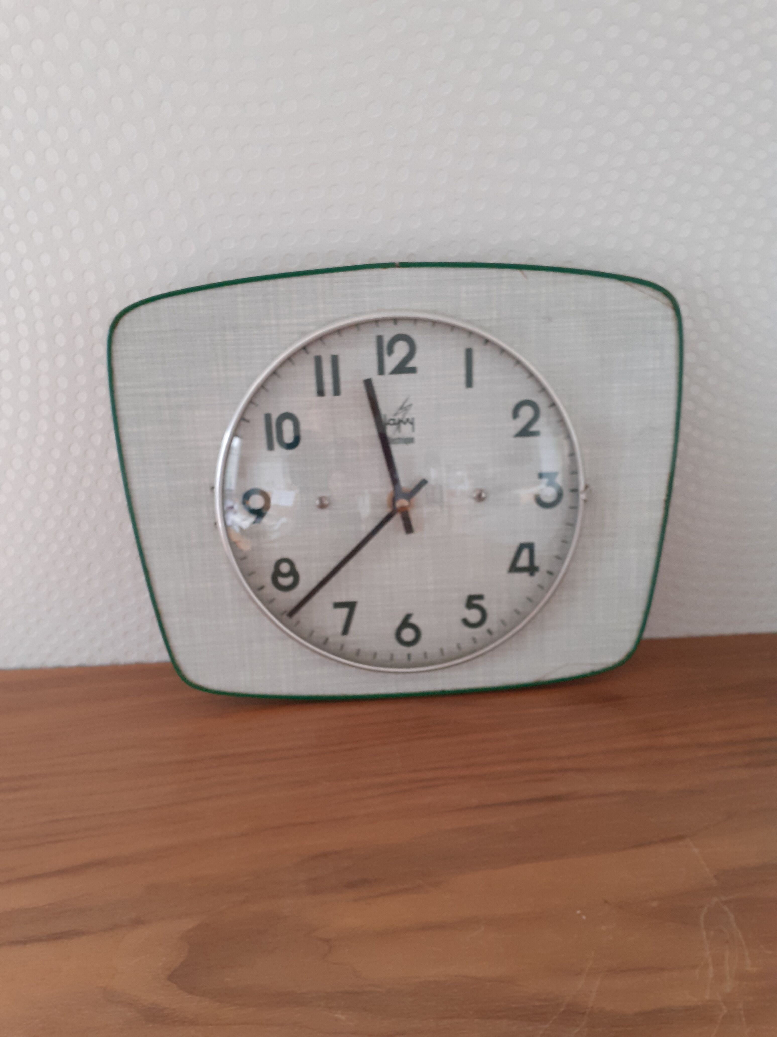 Horloge en formica Japy