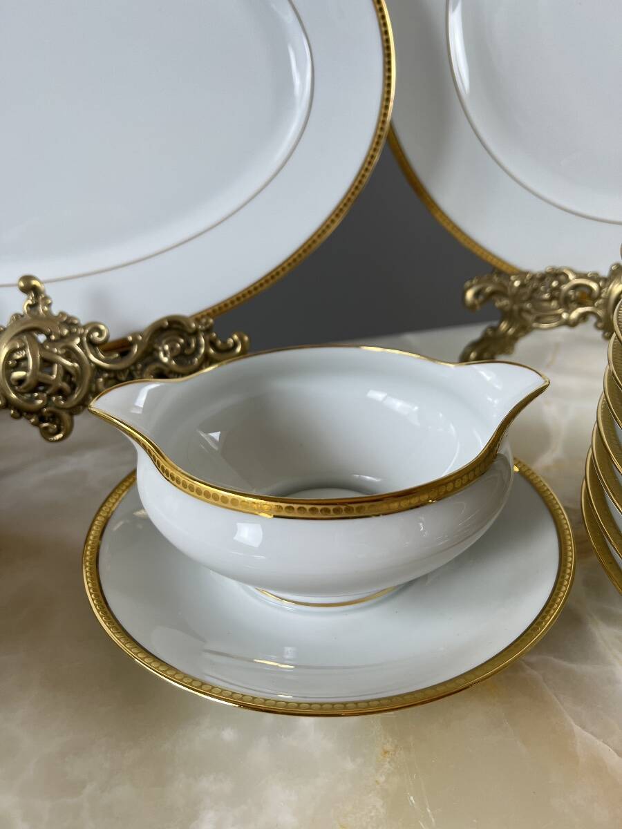 Limoges porcelain table service Jammey-Seignolles, Montreuil model, 30 pieces.