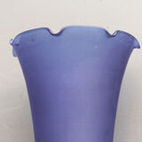 Vase en verre givré bleu cobalt