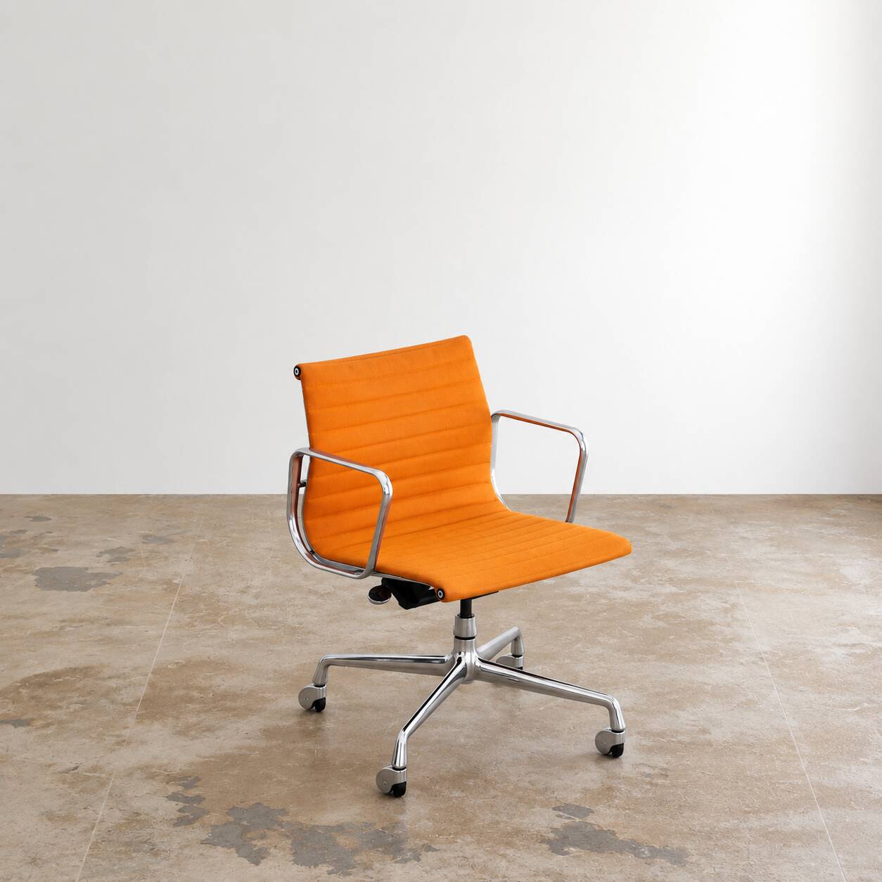 EA118 office chair by Charles & Ray Eames for Herman Miller