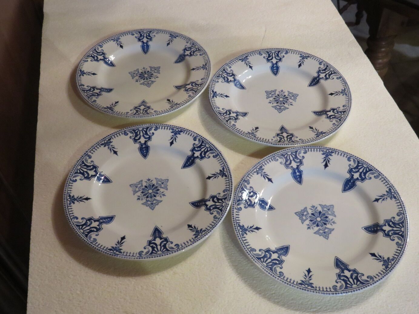 Suite 4 assiettes terre de fer Luneville