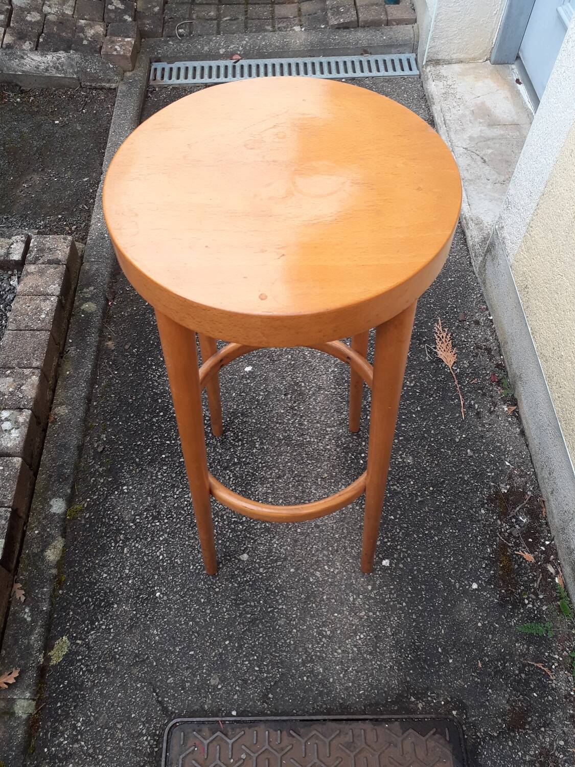 Bar stool