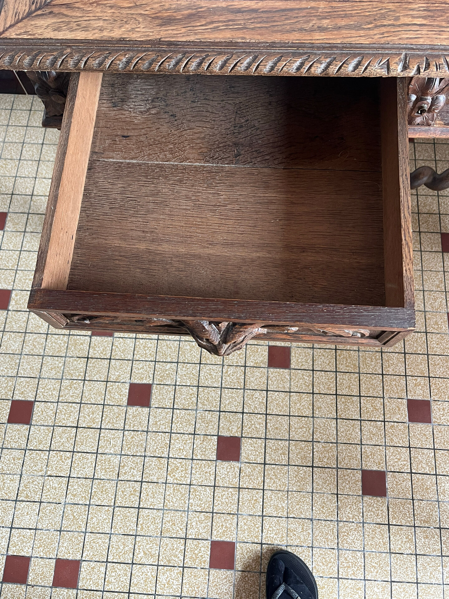 Louis XIII style desk in solid oak with twisted legs.