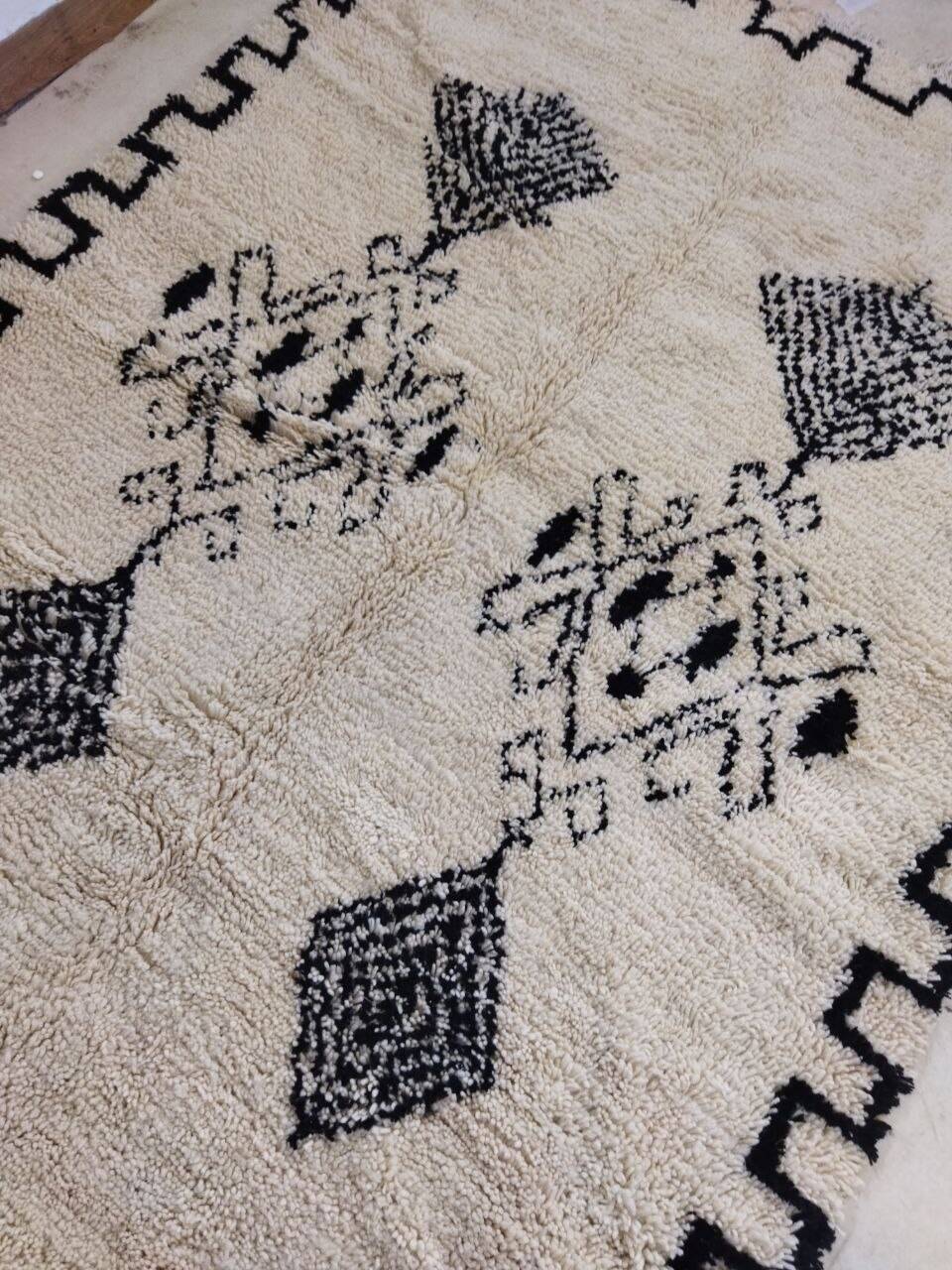 Handmade Moroccan Berber Rug 268 X 188 CM