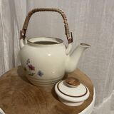 Teapot with 6 cups in a set