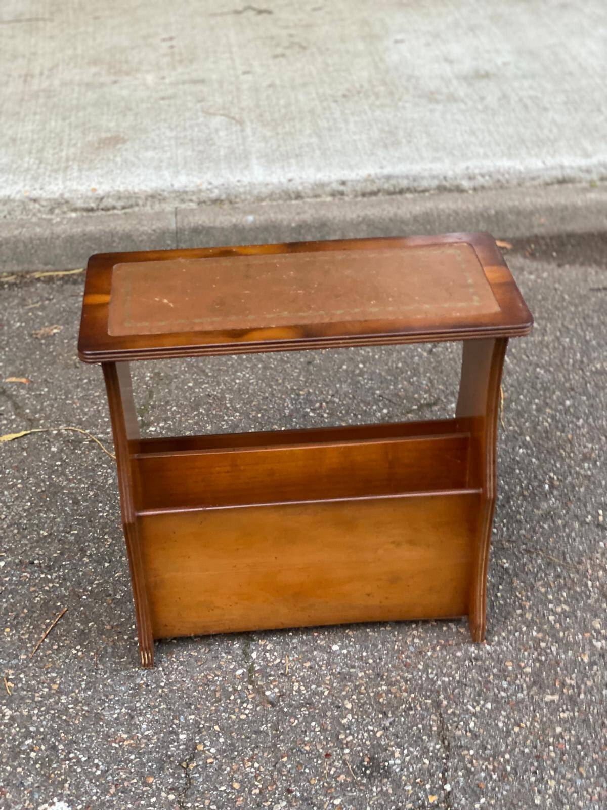 English magazine holder in wood and brown leather