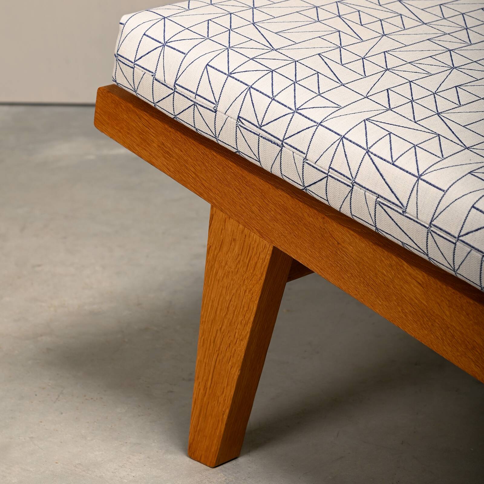 Hans J. Wegner AP71 Lounge Chair, Oak and Graphic fabric for AP Stolen, Den