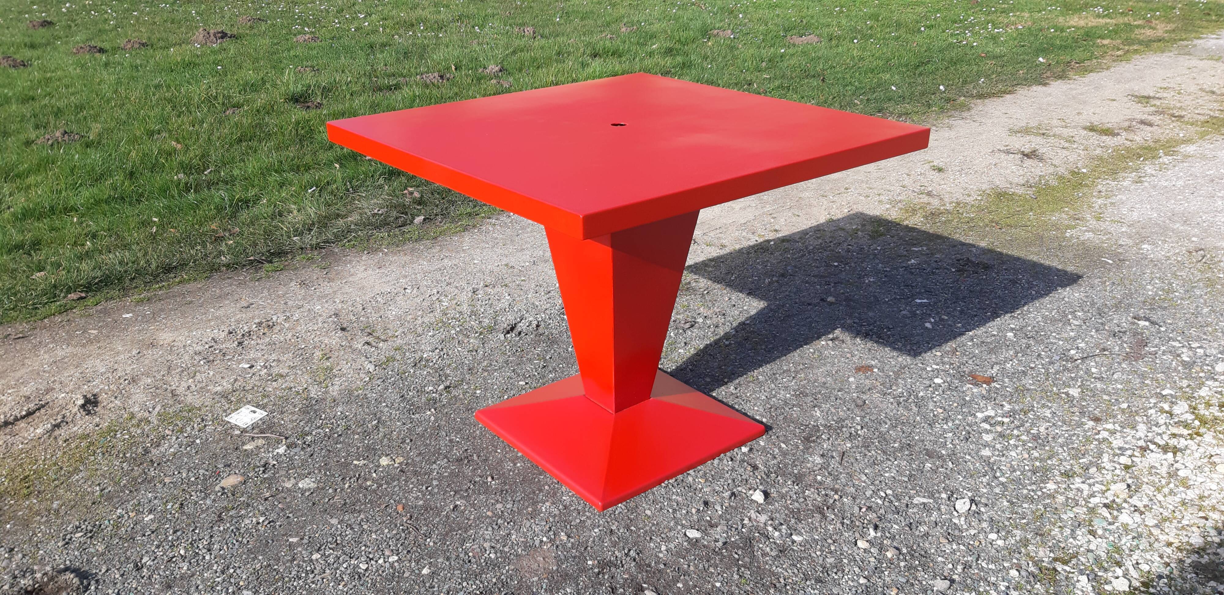 TABLE TOLIX model KUB Xavier Pauchard