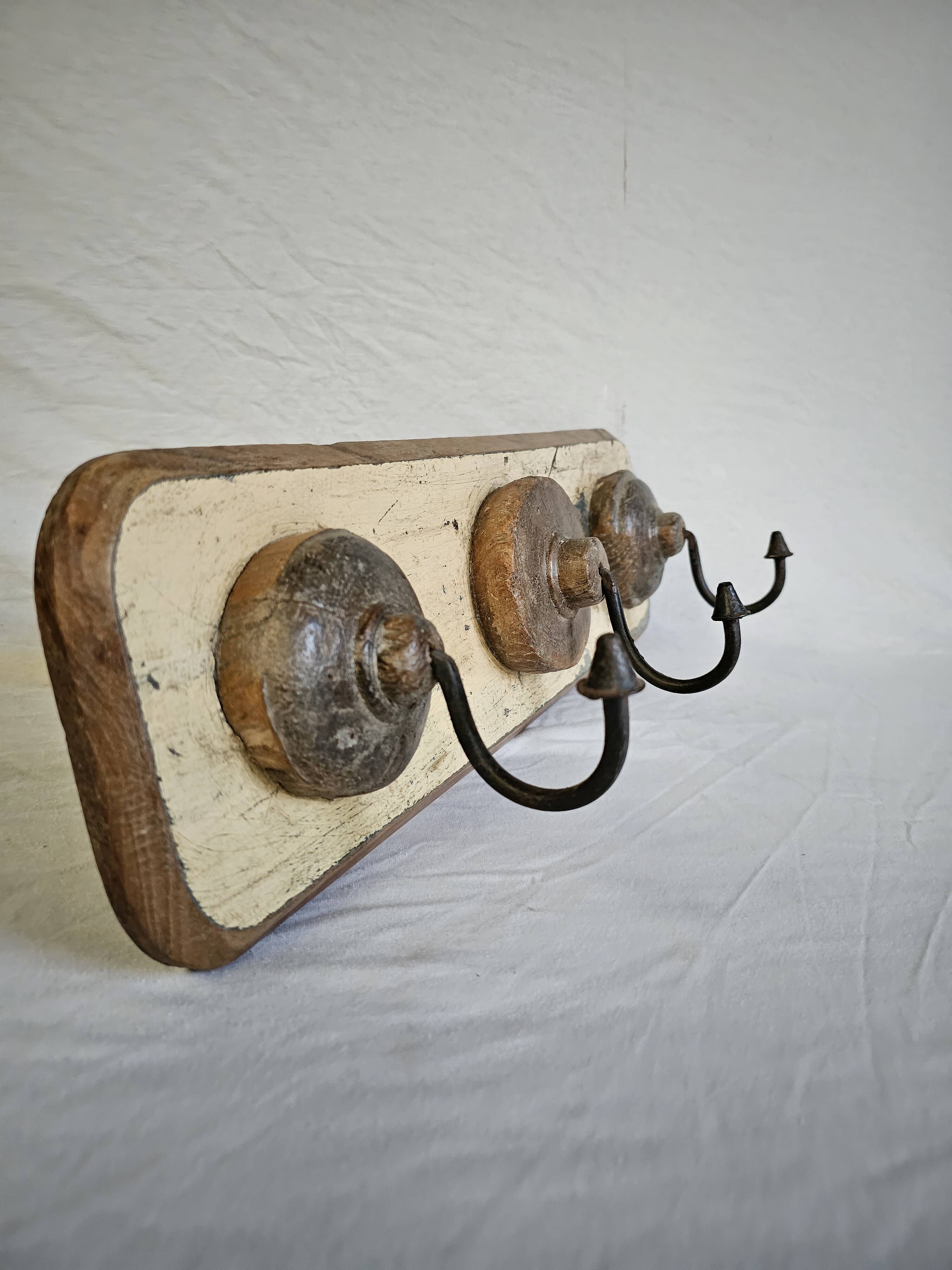 Ecru solid teak coat hook with 3 cast iron hooks