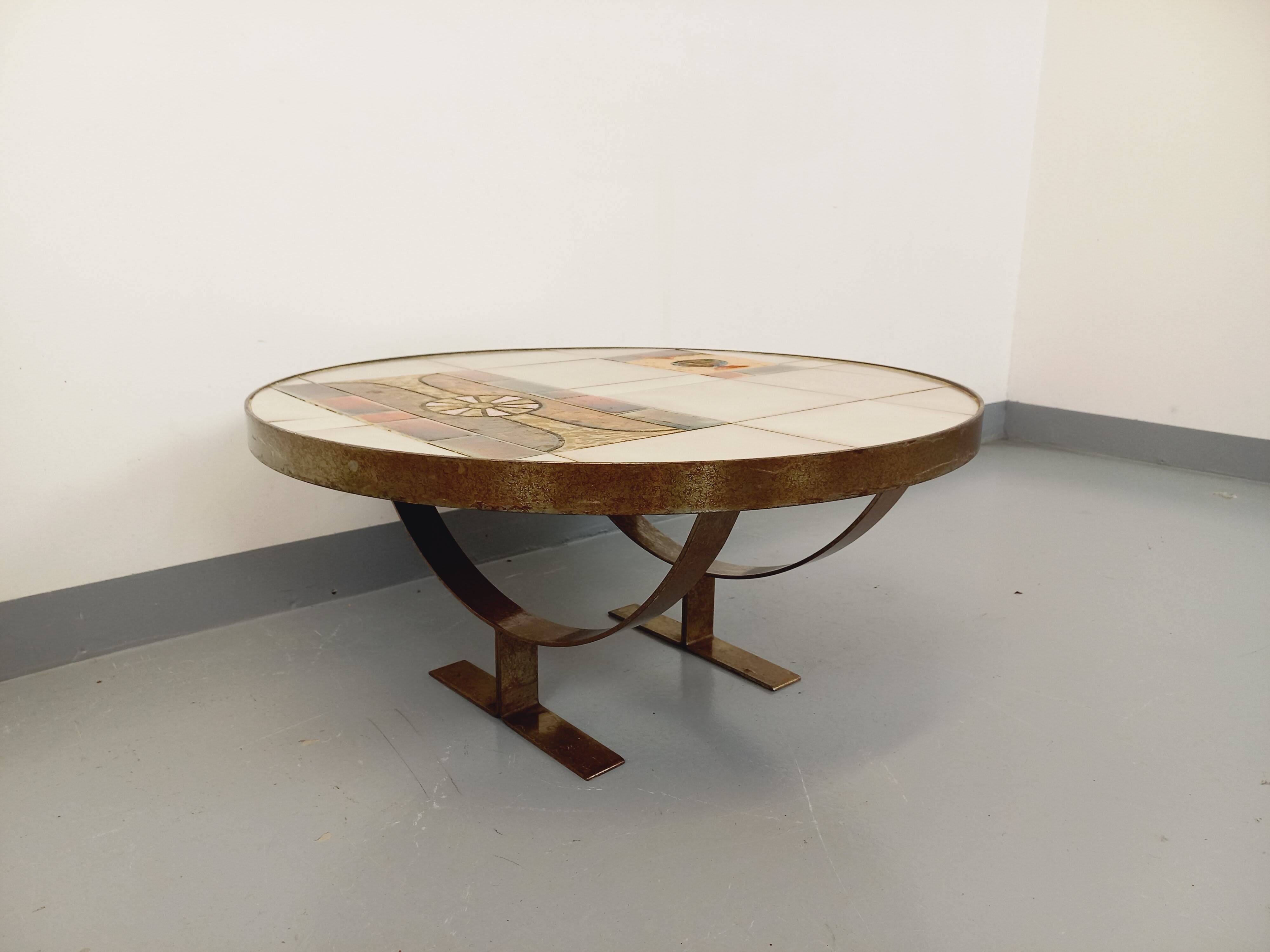 Vintage round coffee table by Jean Gregorieff for Roche Bobois from the 60s 70s in ceramic steel